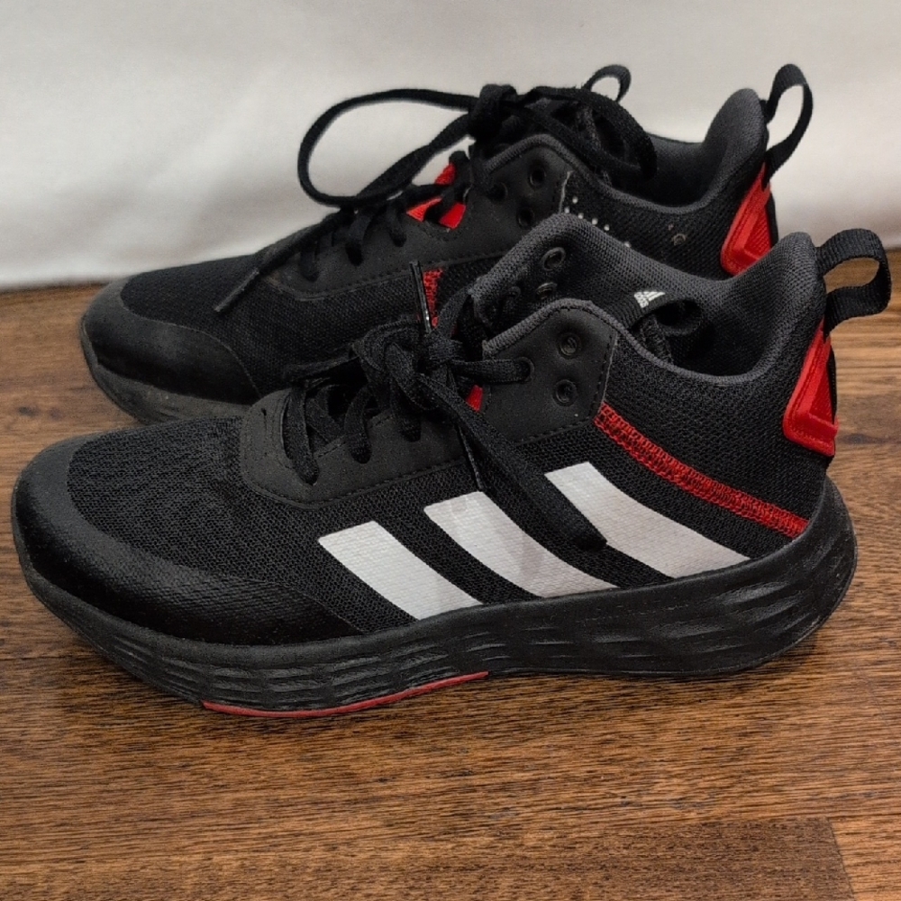 Boys Adidas Own The Game 2.0 basketball shoes size 4